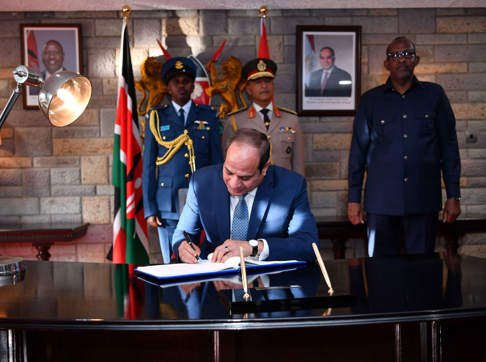 صور وصول الرئيس  السيسي