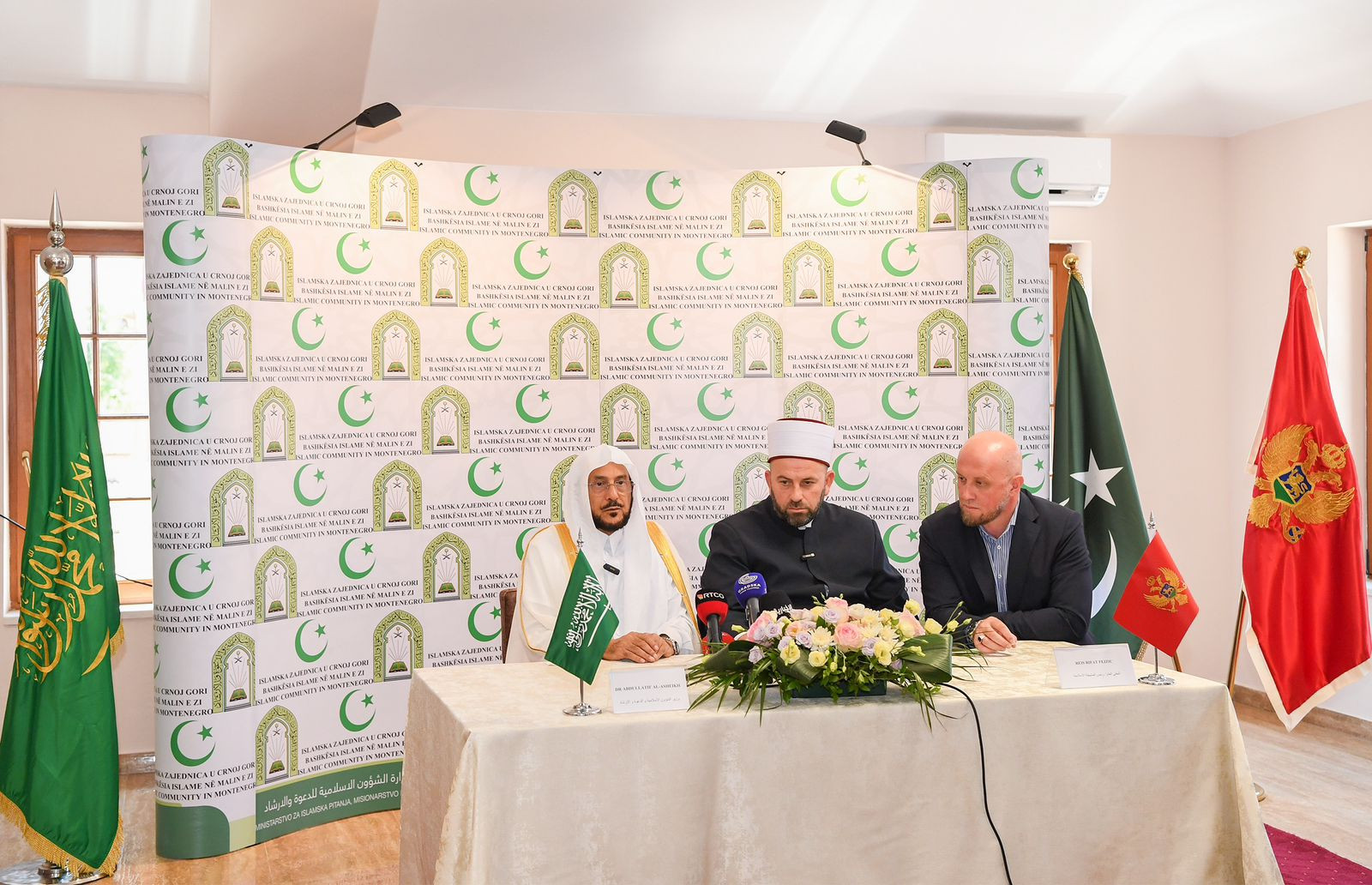 السعودية والجبل الأسود توقعان مذكرة تفاهم في مجالات الشؤون الإسلامية