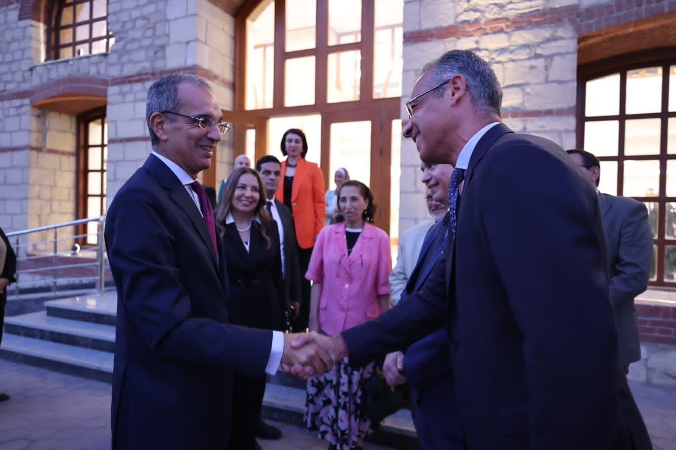 وزير الإتصالات