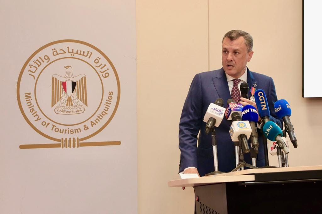 وزير السياحة