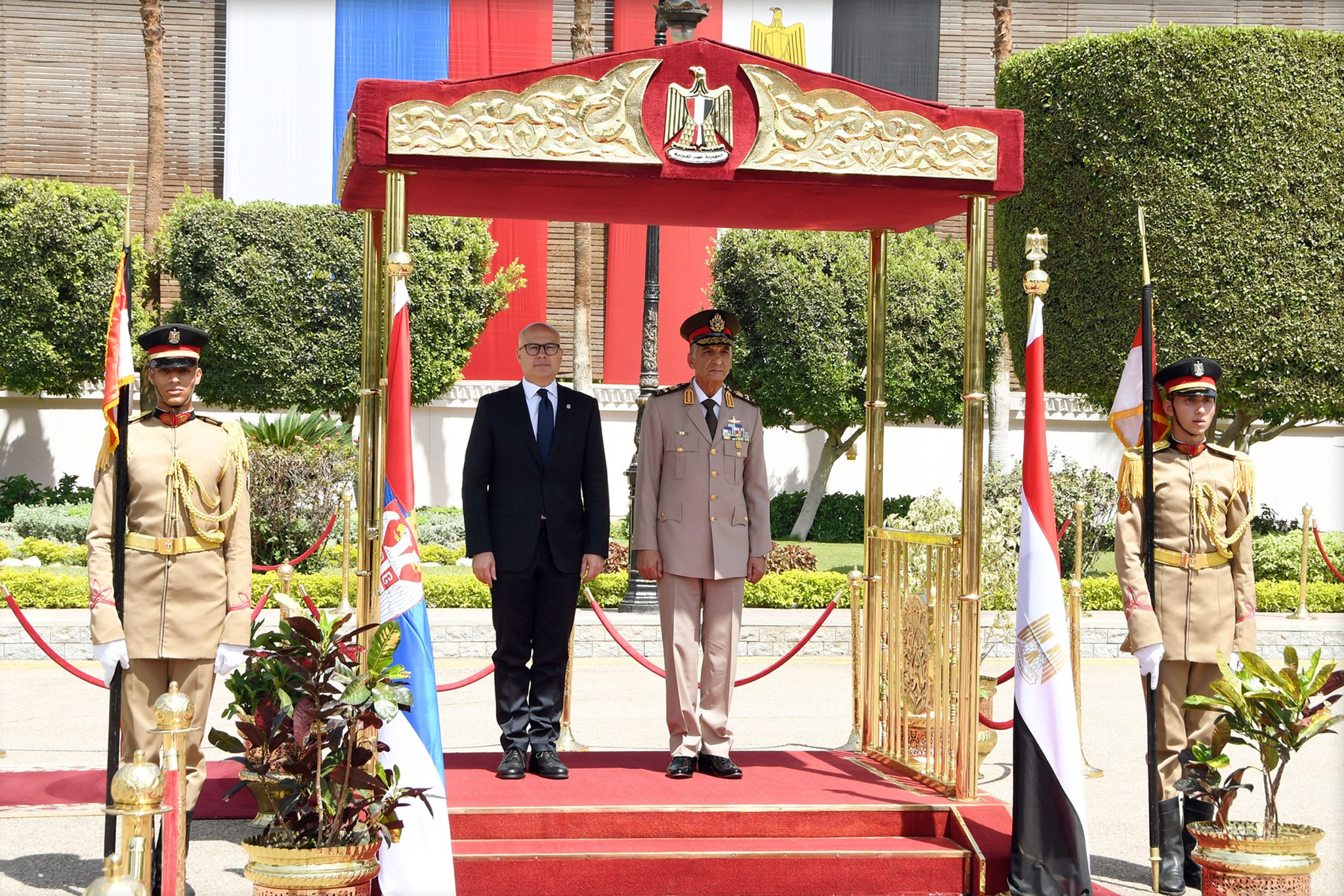 وزير الدفاع ونظيره الصربي