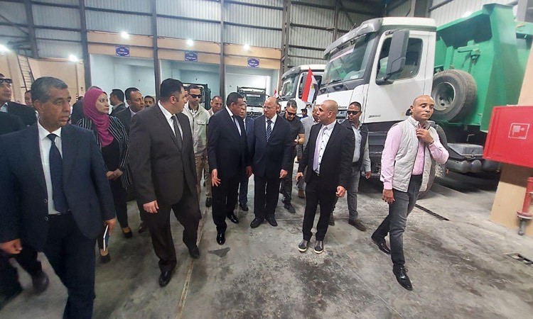 صور..وزيرالتنمية المحلية والمحافظ يفتتحان محطة وسيطة لتجميع المخلفات ا