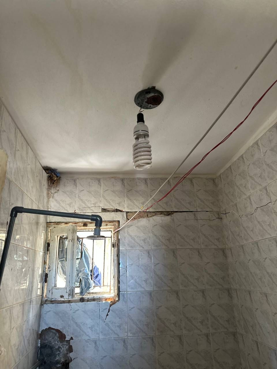 النيابة الإدارية تعاين موقع مصرع طفلة