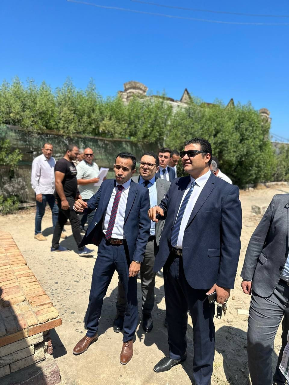 النيابة الإدارية تعاين موقع مصرع طفلة