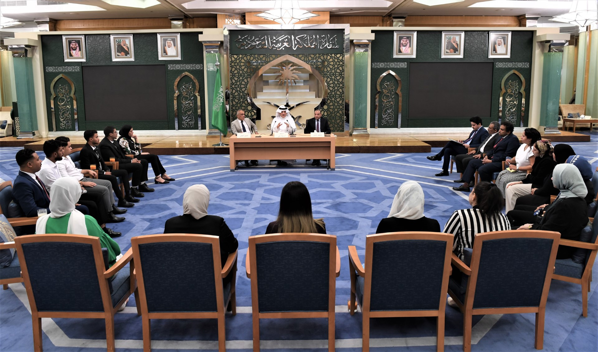 السفير