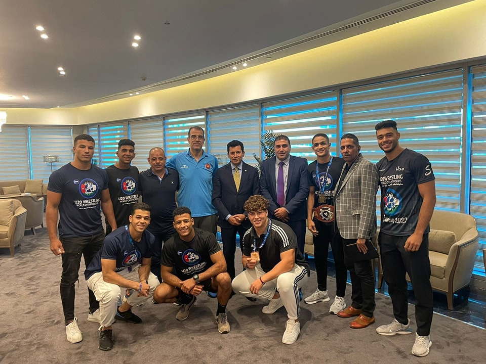 وزير الرياضة يستقبل أبطال منتخبنا تحت ٢٠ عاما للمصارعة الرومانية