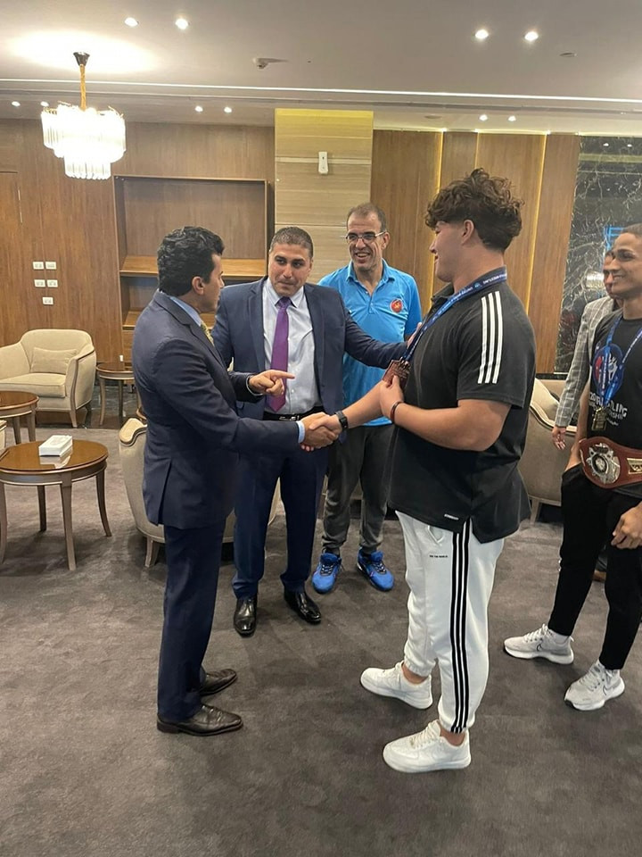 وزير الرياضة يستقبل أبطال منتخبنا تحت ٢٠ عاما للمصارعة الرومانية