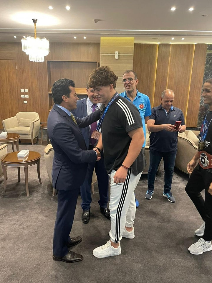 وزير الرياضة يستقبل أبطال منتخبنا تحت ٢٠ عاما للمصارعة الرومانية