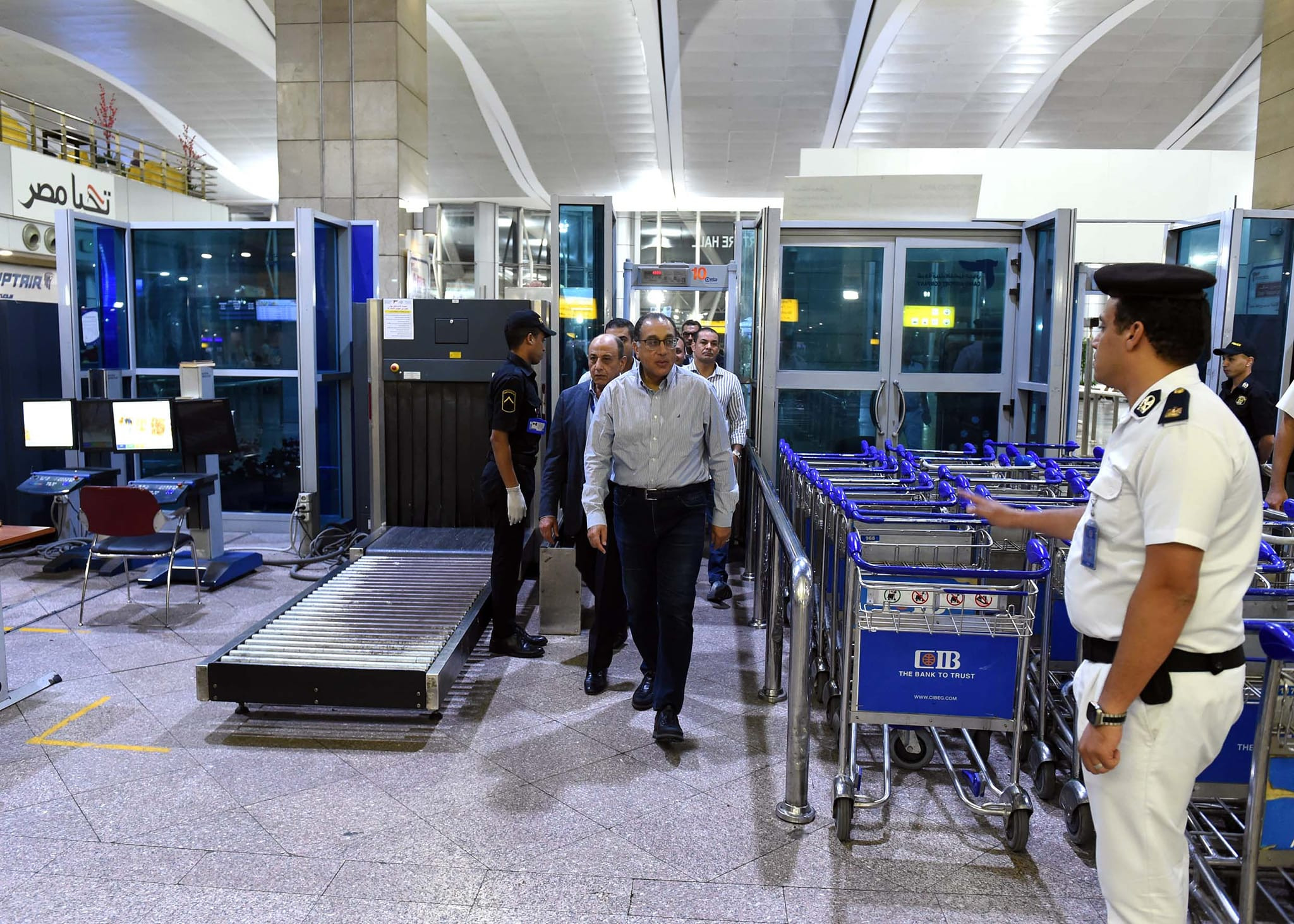 رئيس الوزراء - المطار