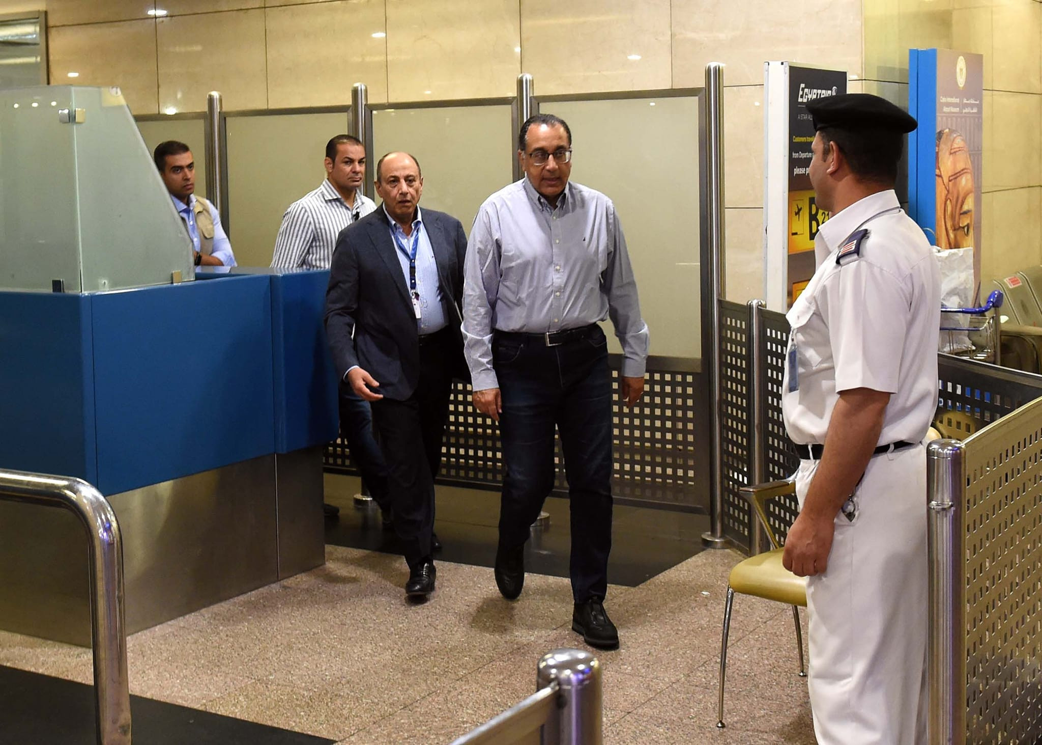 رئيس الوزراء - المطار