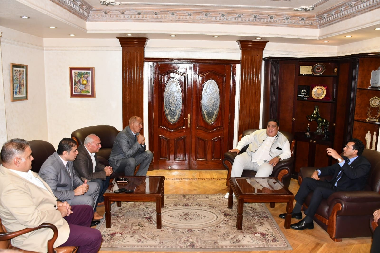 وزير الشباب والرياضة يلتقي رئيس الاتحاد الأفريقي للمصارعة