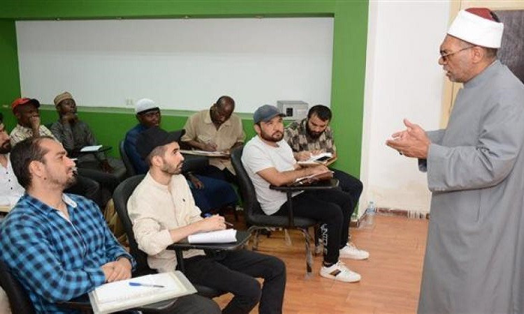 د.العواري للطلاب الأفغان:الإسلام كرم المرأة وضمن لها الحرية والكرامة