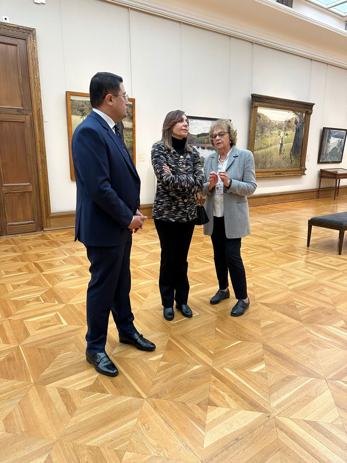 وزيرة الثقافة