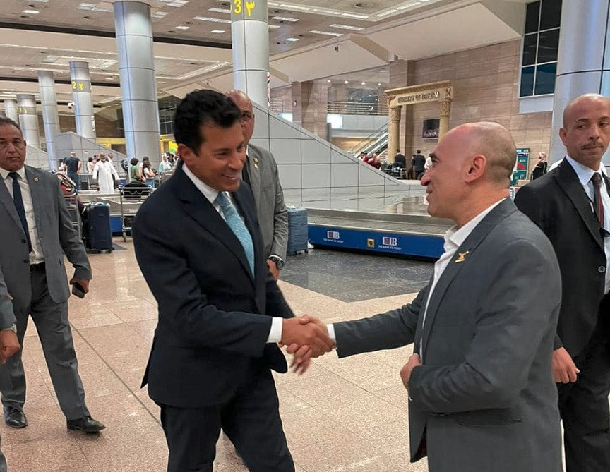 وزير الرياضة يستقبل بعثة المنتخب المصري لرفع الأثقال