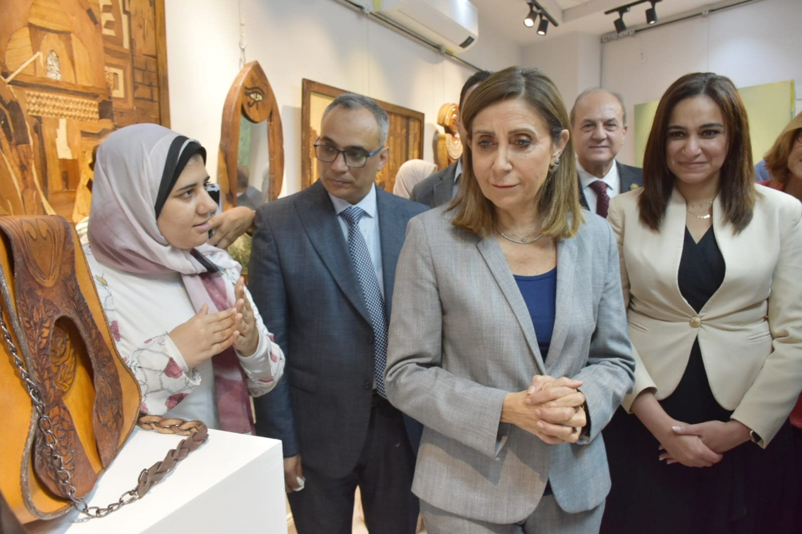 وزيرة الثقافة