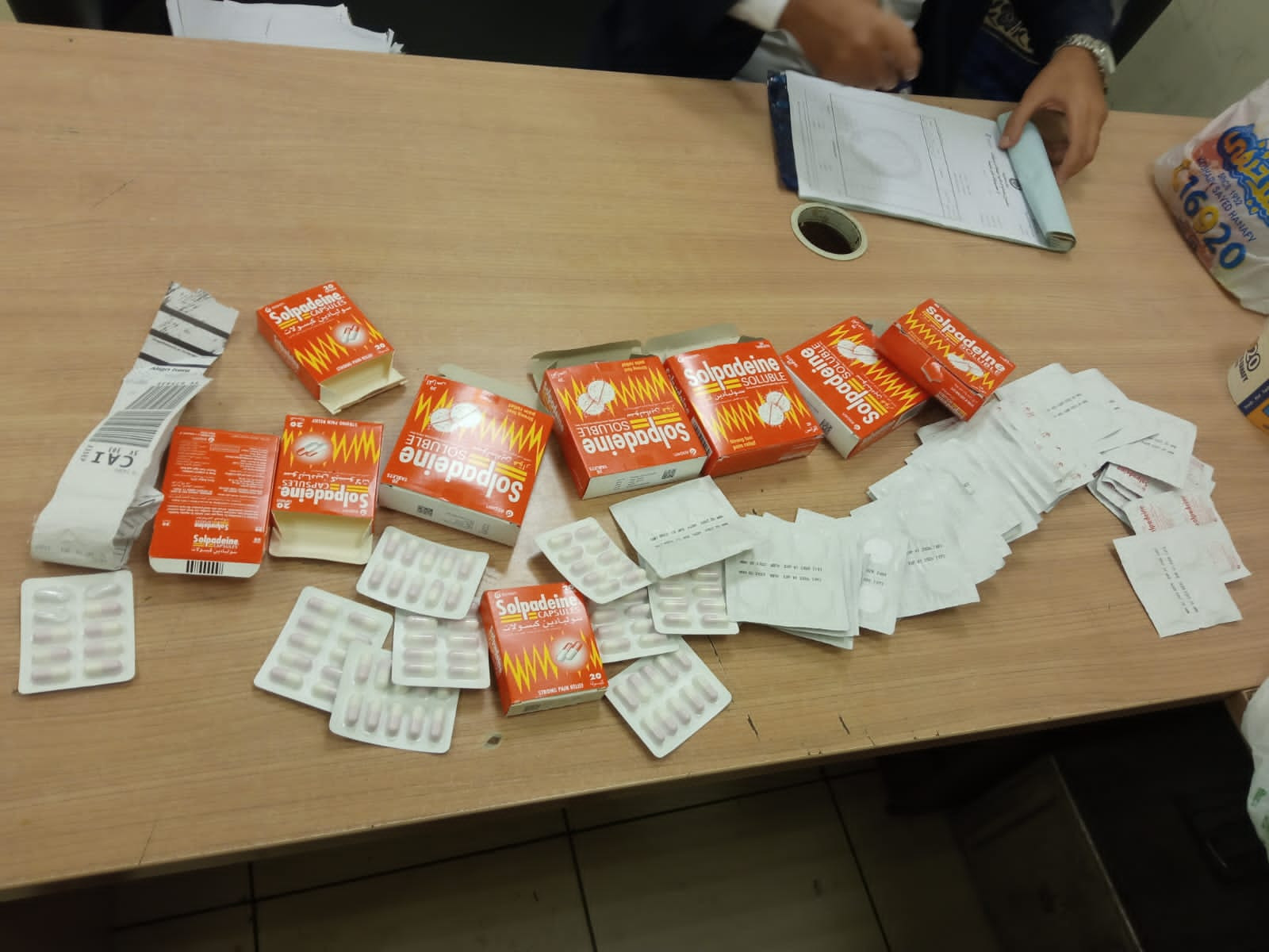 جمارك مطار القاهر