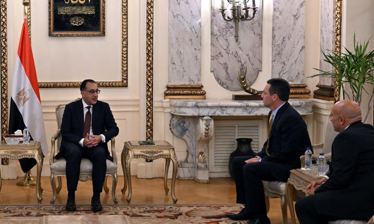 رئيس الوزراء وشركة إكسون موبيل