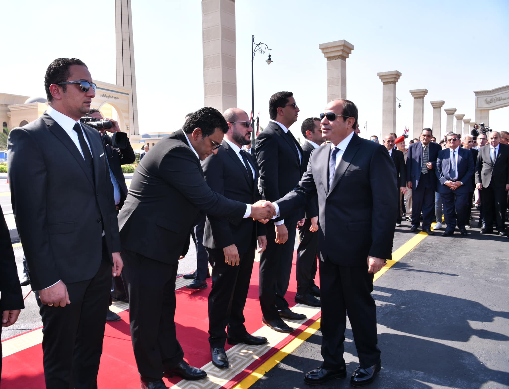 السيسي يتقدم جنازة عسكرية