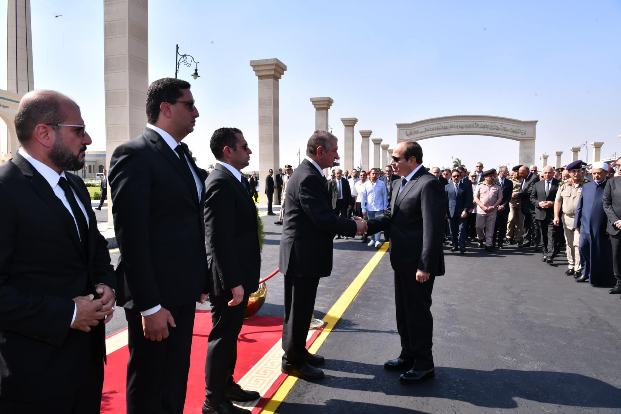 السيسي يتقدم جنازة عسكرية