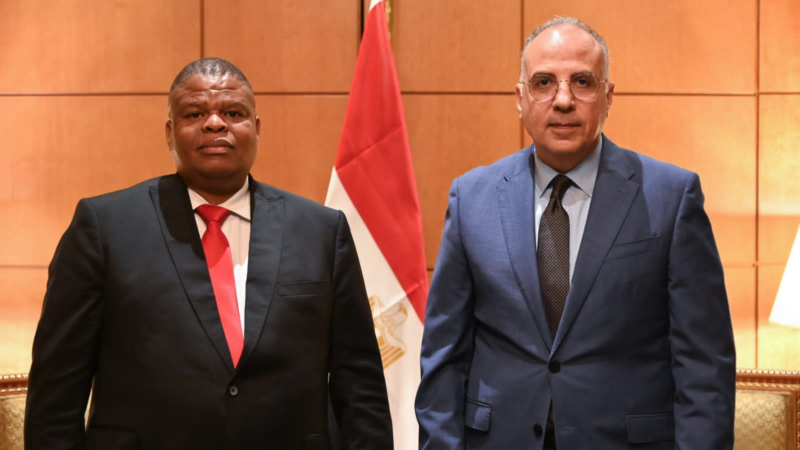 وزير الري ووزير المياه الجنوب افريقي
