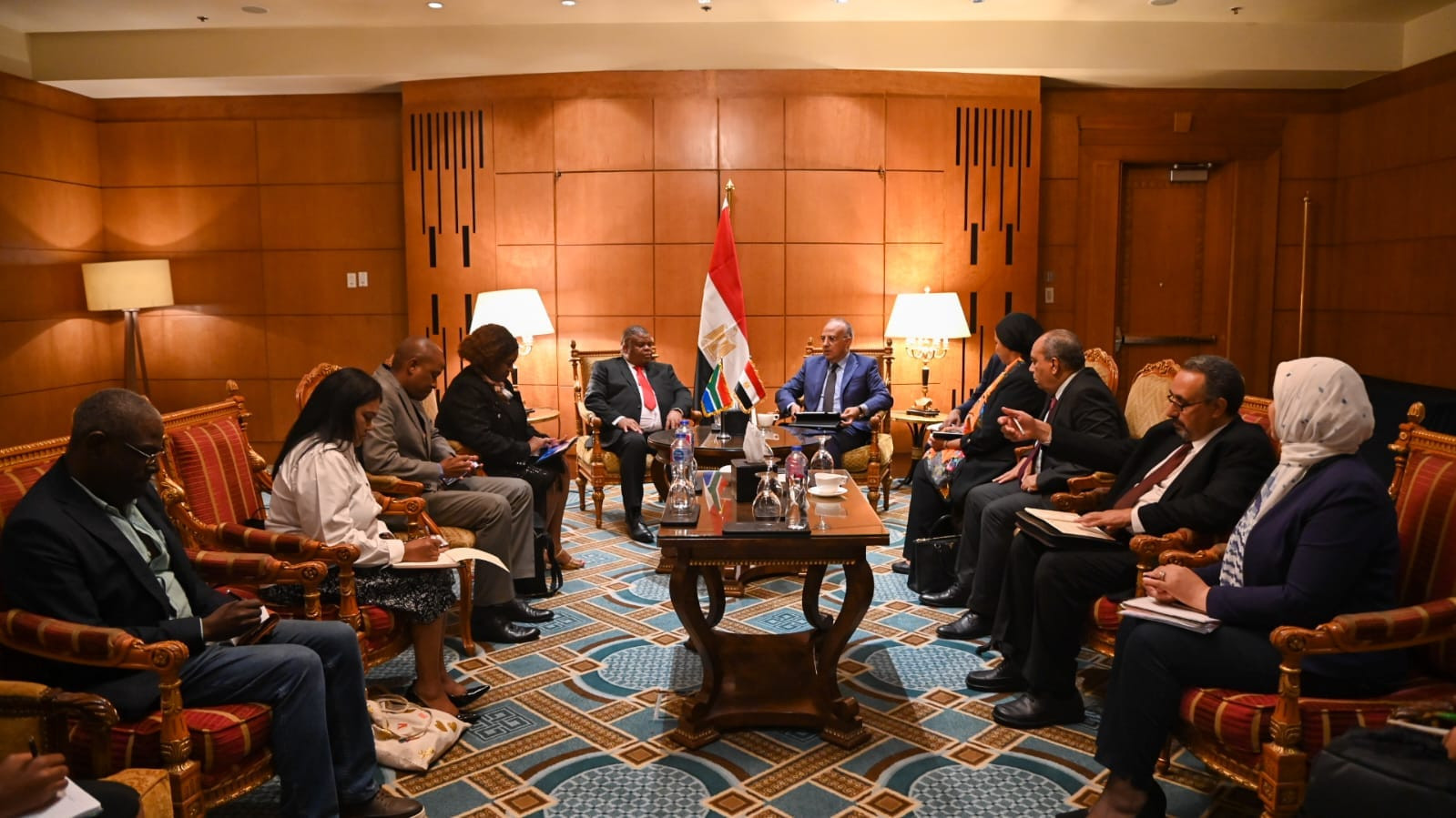 وزير الري ووزير المياه الجنوب افريقي