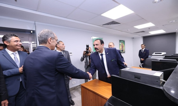 وزير الاتصالات