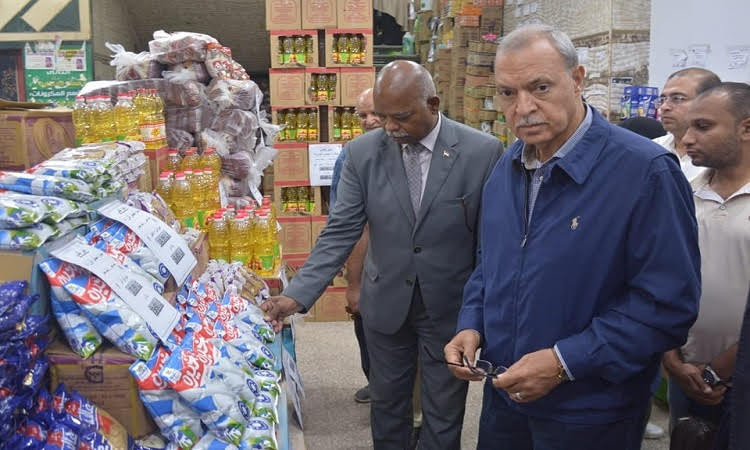 محافظ القليوبية يتابع مبادرة تخفيض الأسعار للسلع الأساسية