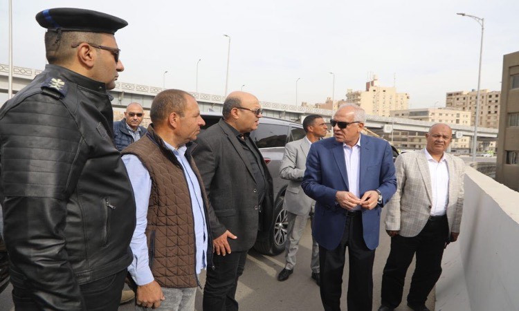 محافظ الجيزة يتفقد عددًا من الطرق والمحاور المرورية بالمحافظة