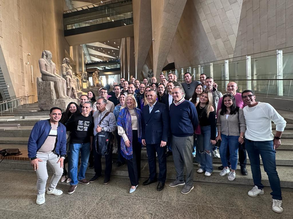 وزير السياحة والآثار