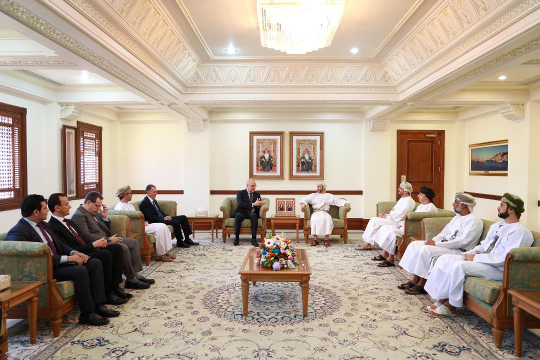 وزير الإسكان ومحافظ مسقط