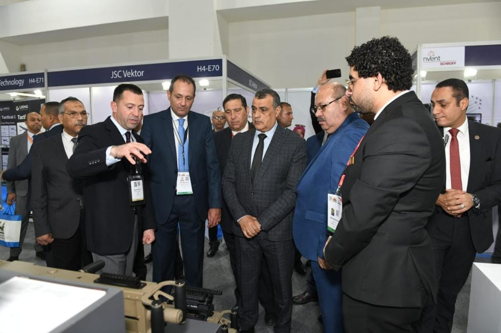 وزير الانتاج الحربي