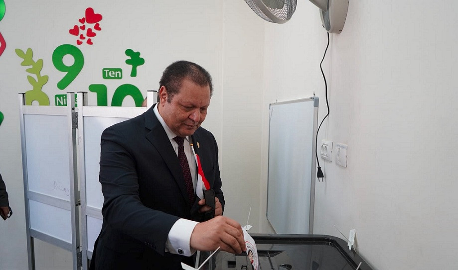 رئيس هيئة الاعتماد والرقابة الصحية يدلي بصوته