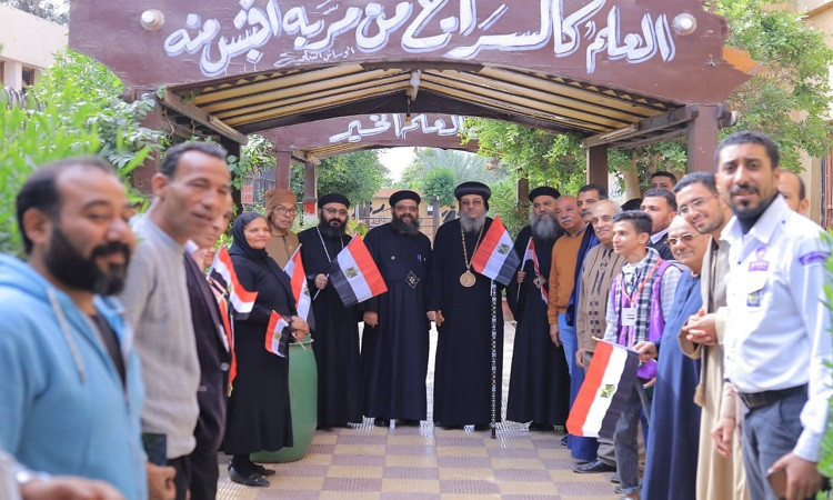 بأعلام مصر..أسقف عام إسناوأرمنت يدلى بصوته فى الإنتخابات الرئاسية