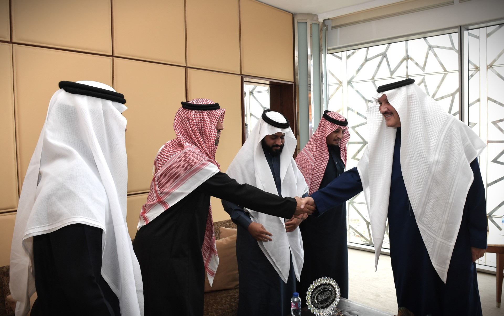 مام وخطيب المسجد النبوي