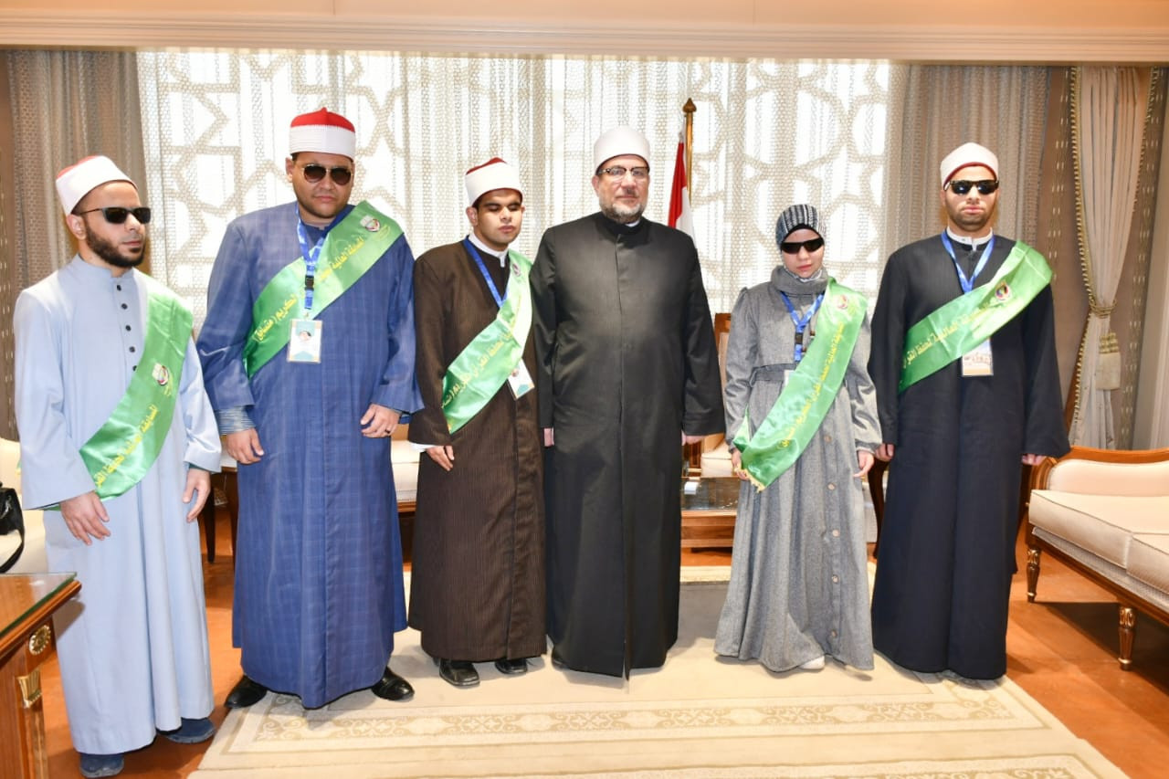 وزير الأوقاف يستقبل الفائزين بمسابقة القران الكريم