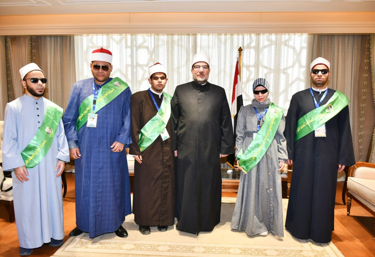 وزير الأوقاف يستقبل الفائزين بمسابقة القران الكريم