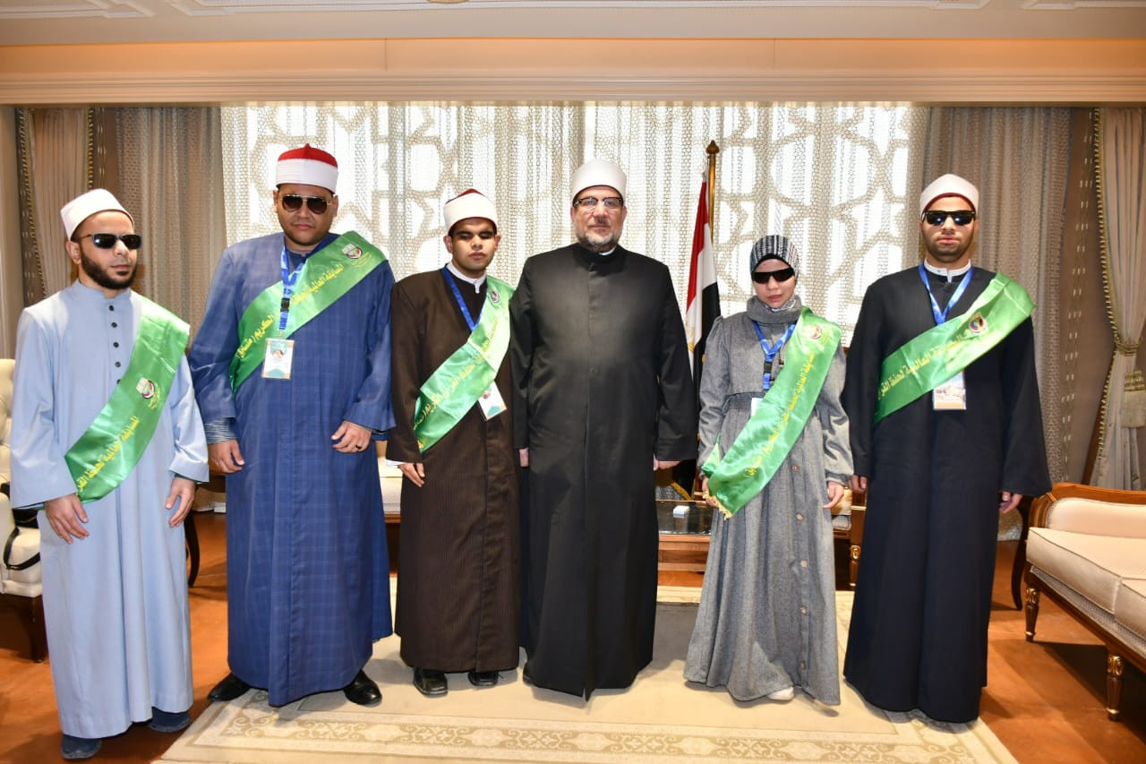 وزير الأوقاف يستقبل الفائزين بمسابقة القران الكريم