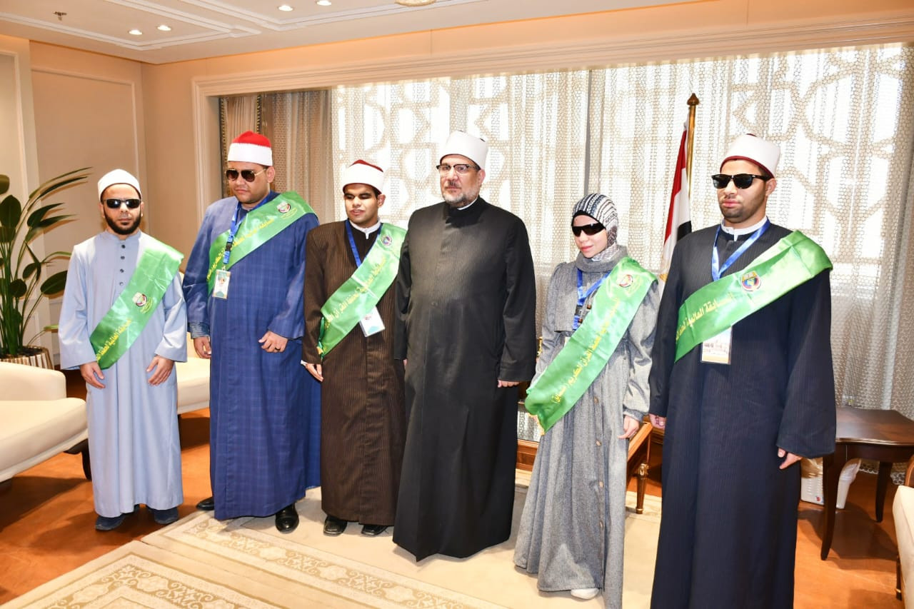 وزير الأوقاف يستقبل الفائزين بمسابقة القران الكريم