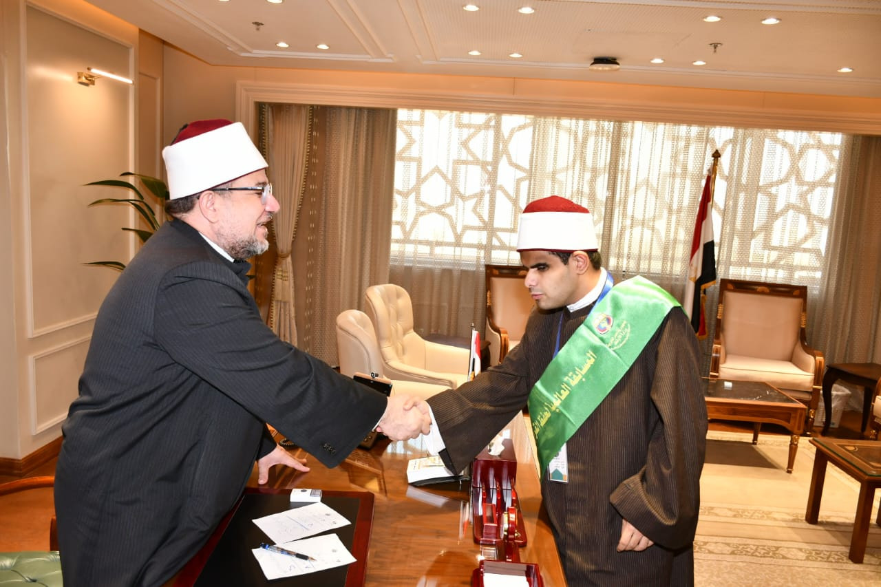 وزير الأوقاف يستقبل الفائزين بمسابقة القران الكريم
