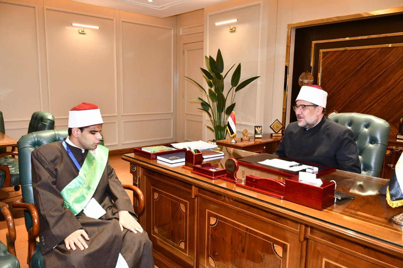 وزير الأوقاف يستقبل الفائزين بمسابقة القران الكريم