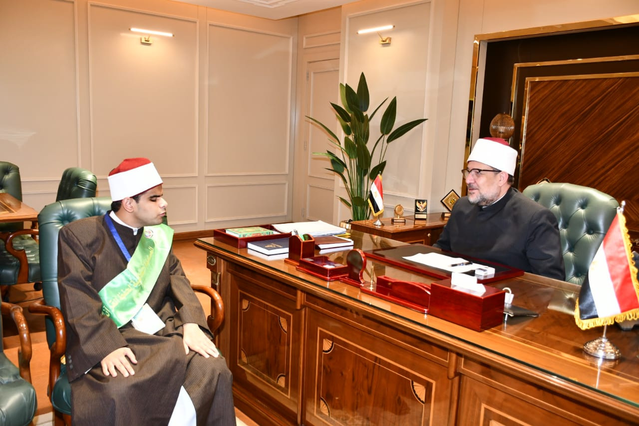 وزير الأوقاف يستقبل الفائزين بمسابقة القران الكريم