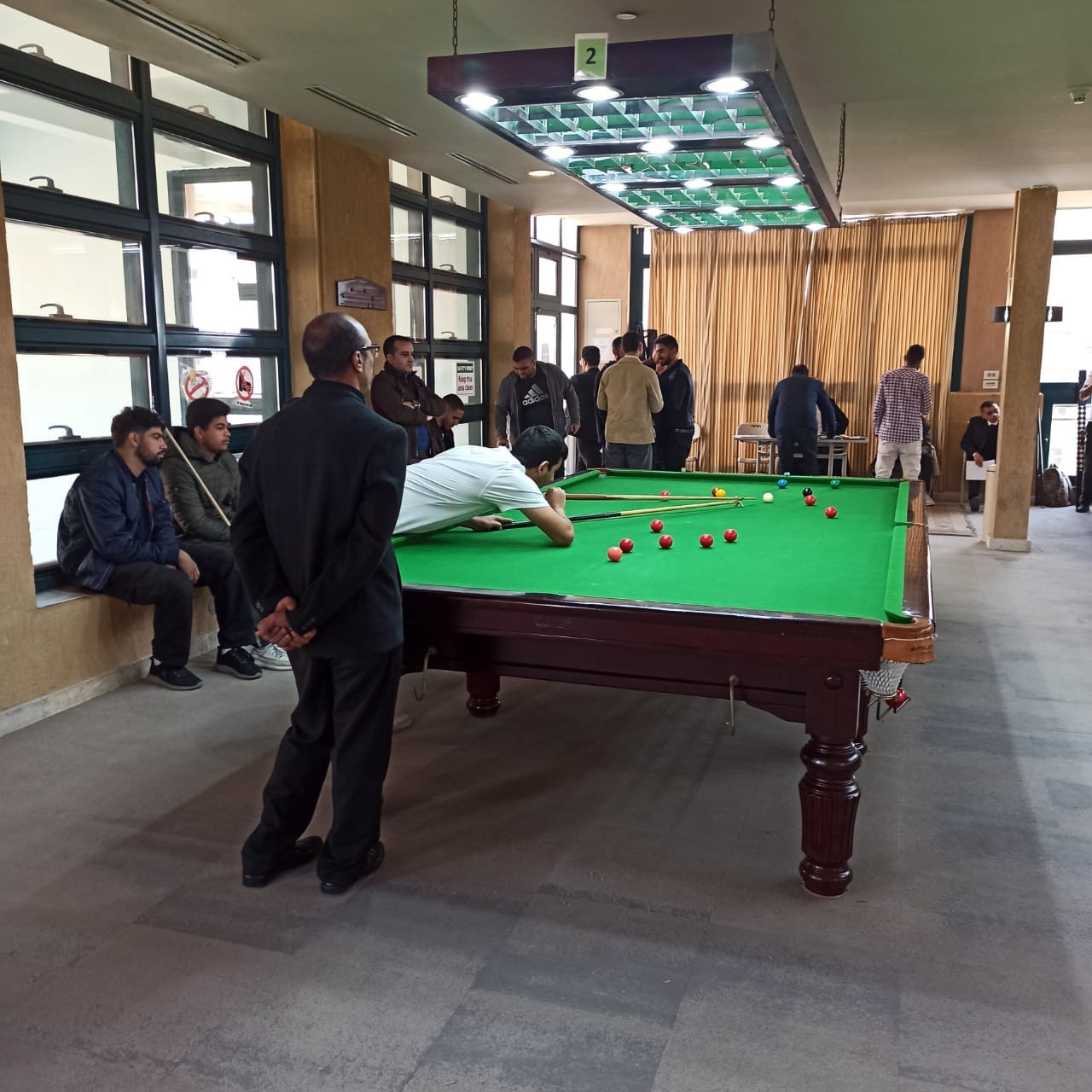 الجامعات