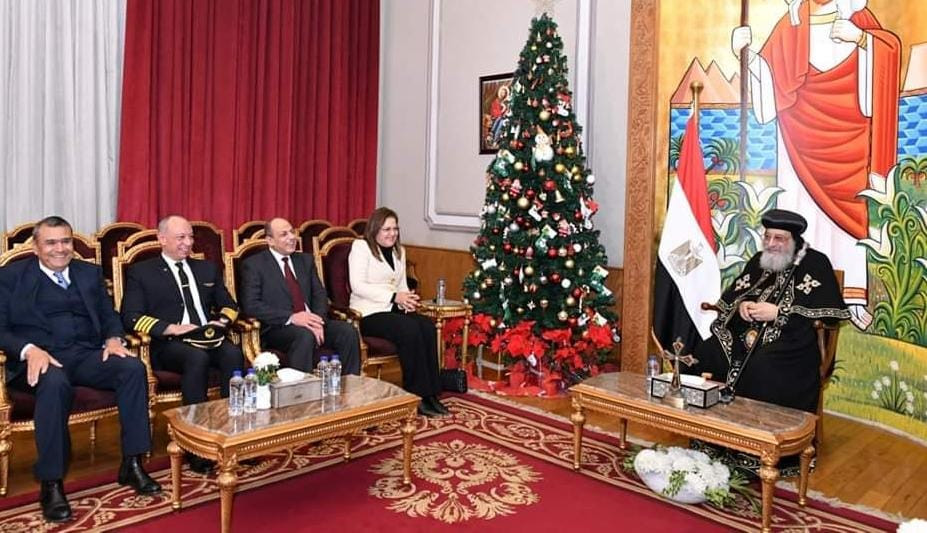 وزير الطيران الفريق عباس حلمي