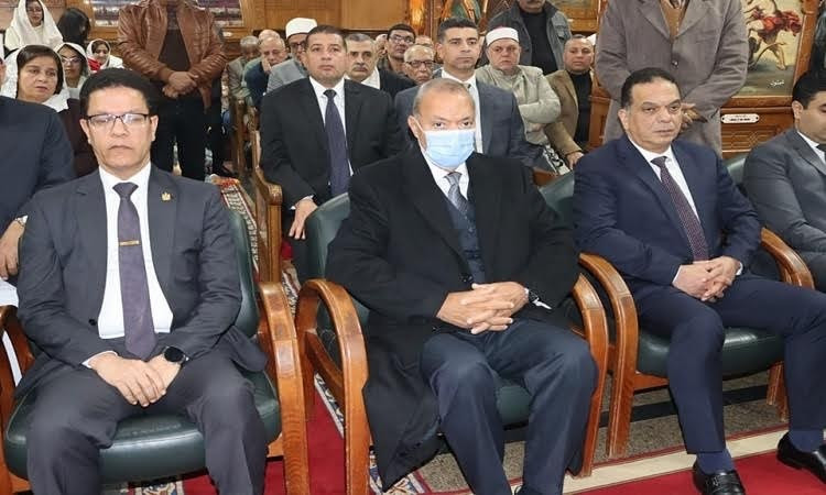 محافظ القليوبية يشهد قداس عيد الميلاد المجيد بكنيسة السيدة العذراء ببن