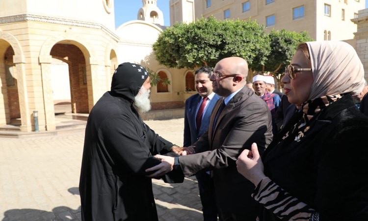 محافظ بني سويف يزورعددًا من الكنائس لتقديم التهنئة بعيدالميلادالمجيد