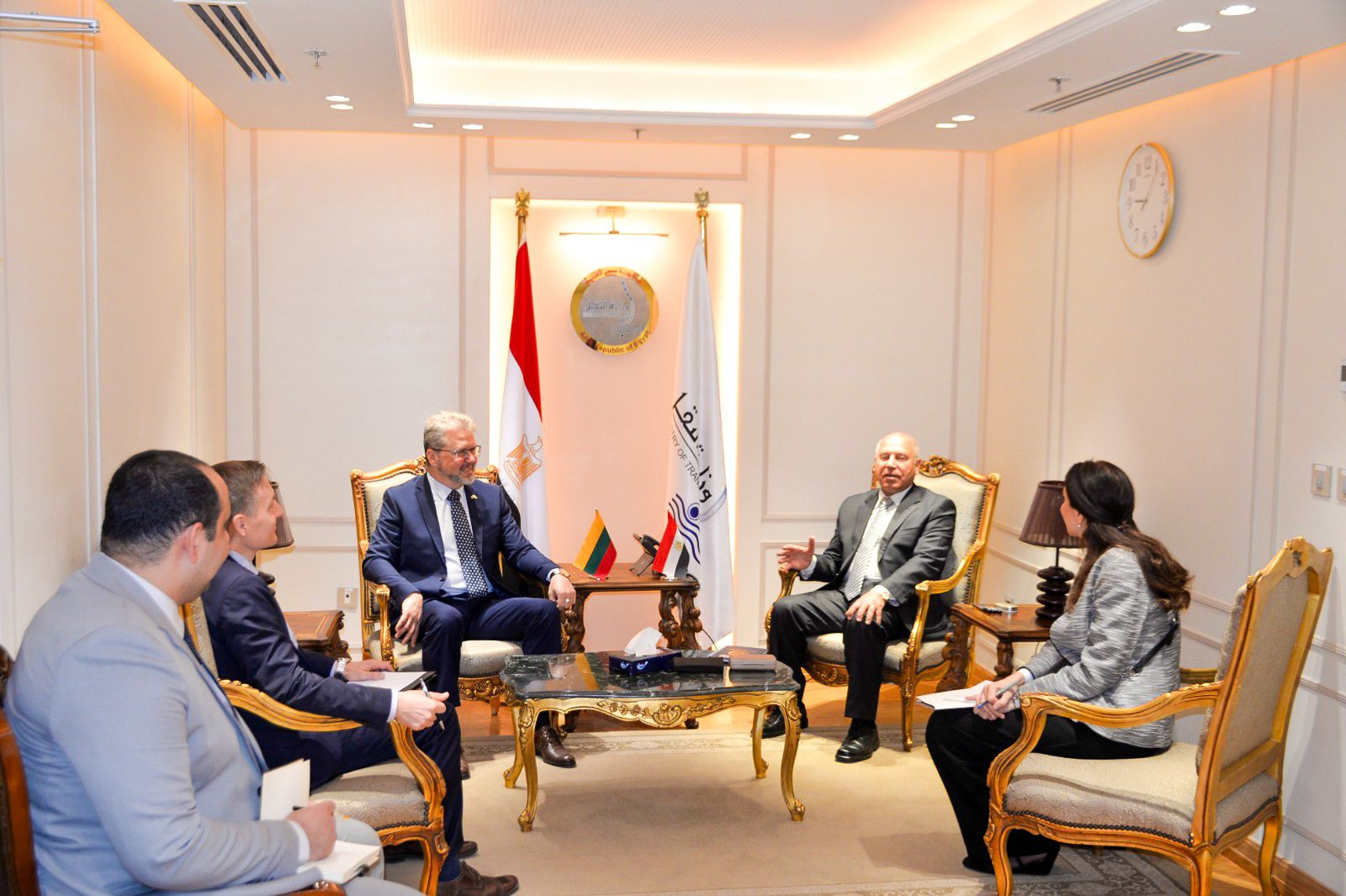 وزير النقل مع سفير ليتوانيا