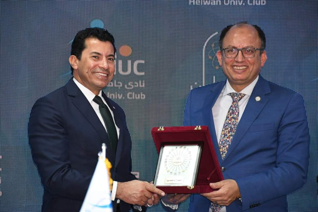 وزير الشباب والرياضة