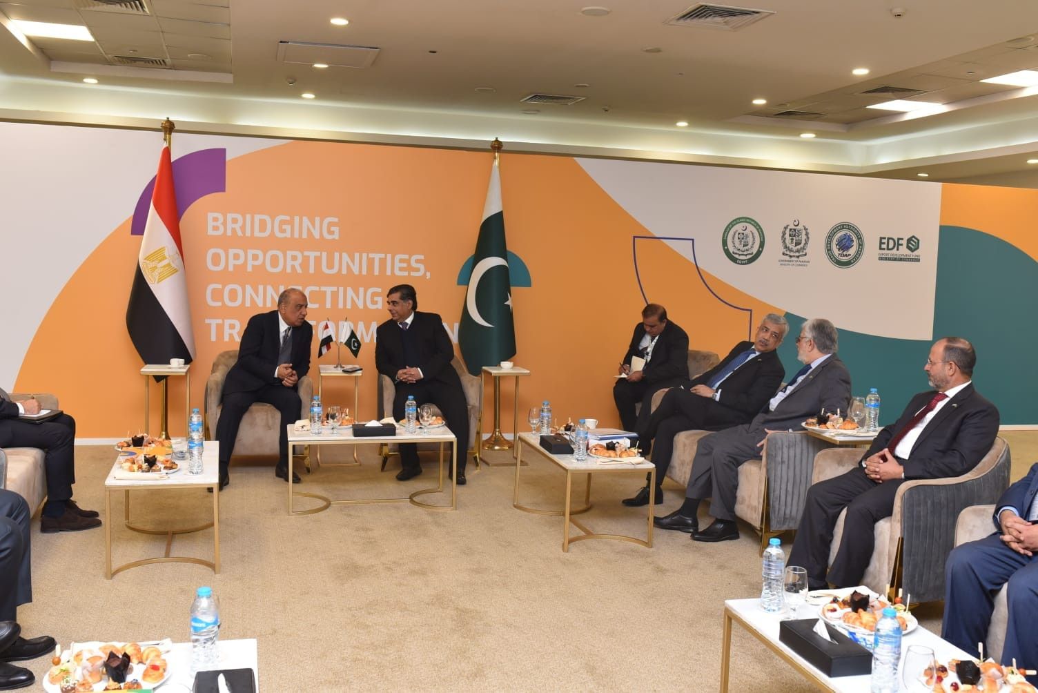 وزير قطاع الأعمال  ووزير التجارة الباكستاني