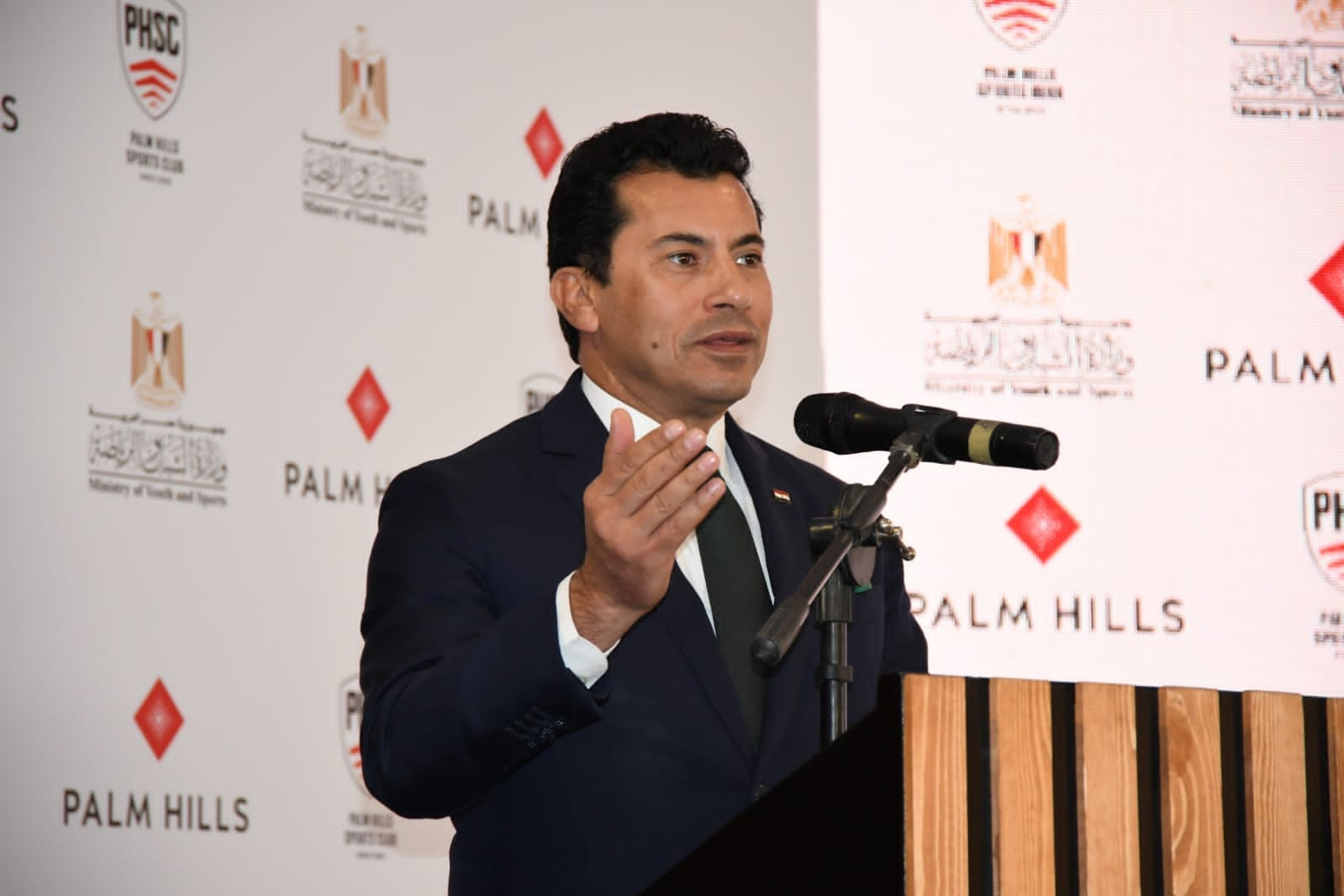 وزير الشباب والرياضة