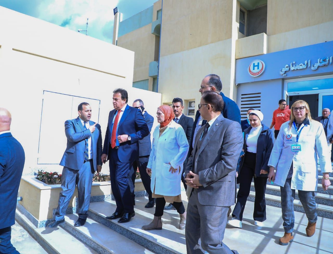 وزير الصحة يتفقد مستشفى الشيخ زايد